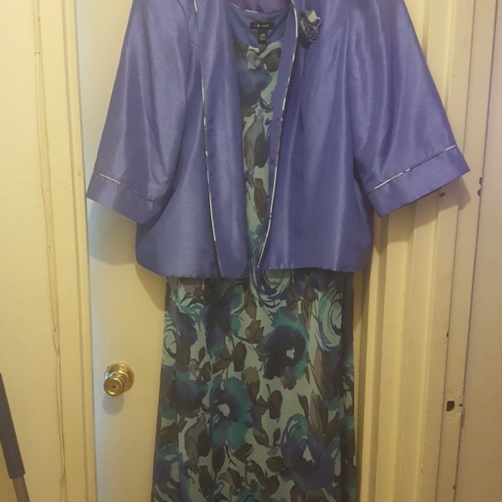Dress - Picture 2 of 3